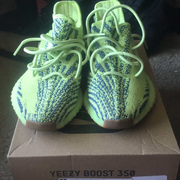 Yeezy Boost 350 V2 - Picture 2 of 2